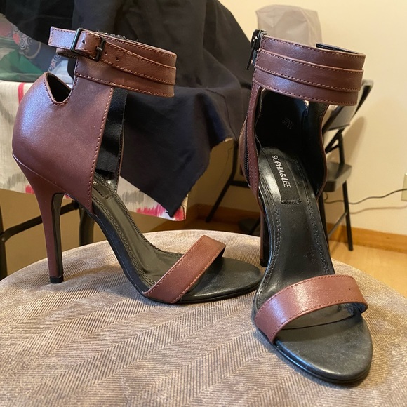 Heels - Picture 1 of 1